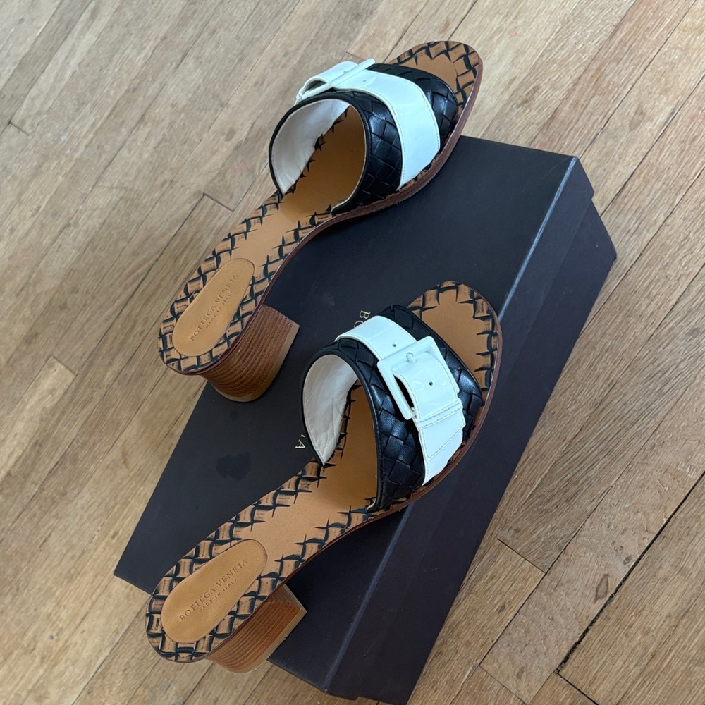 Bottega Veneta Black and White Heeled Sandals - Picture 5 of 7